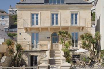 Villa Amanti, situated on the beautiful seafront of Ventnor