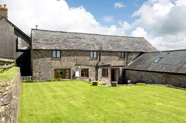 Aldercombe Barn welcomes you!
