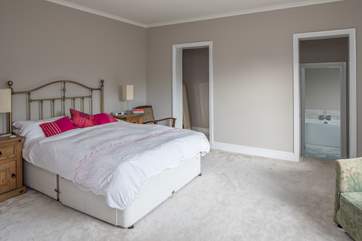 Bedroom 1 has a 5ft bed and en suite bathroom.