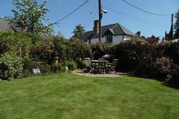 Large enclosed garden equipped with barbecue. Perfect for those nights dining al-fresco.
