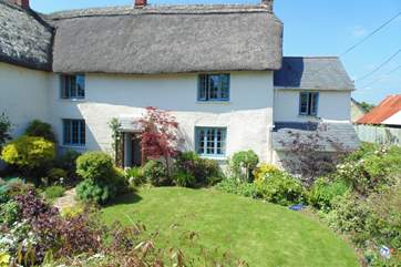 Town Farm House is an exceptionally stunning thatched property.