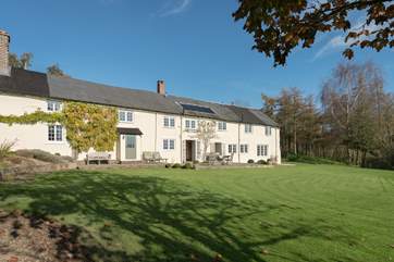 This stunning farmhouse has beautiful gardens and spectacular unspoilt panoramic views for miles.