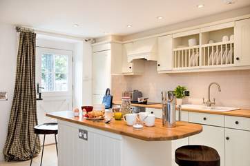 The kitchen island doubles up as a breakfast-bar/ dining area.