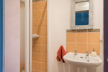 The en suite shower-room.
