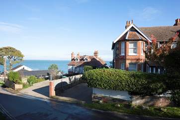 Nestled in the idyllic location of Seagrove Bay, within a few minutes of the sea front.