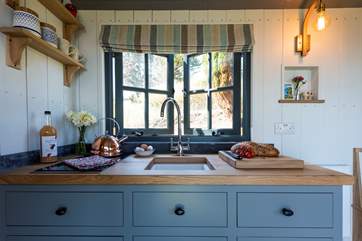 The kitchen area has a 2-ring hob, perfect for cooking up a hearty fry up.