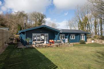 Set in the most tranquil location, all you will hear at Ridge Lodge are the birds.