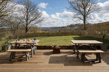 Fabulous views and a fire-pit for a little holiday atmosphere, please supervise children at all times.