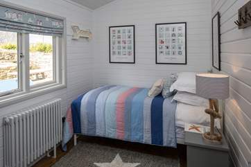 Bedroom 3 with beautiful linens.