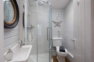Stylish en suite for bedroom 1, with rainfall shower head.