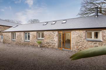 This former long barn is now a super single-storey holiday home.