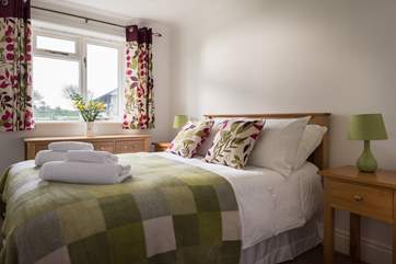 Bedroom 1 has a double bed (4'6'').