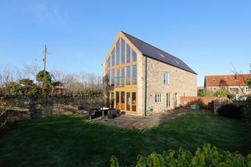 Hayloft is a striking top quality property on the edge of Wellesley Park, with a very high degree of privacy. The spa is just a two minute stroll away on the other side of the site.