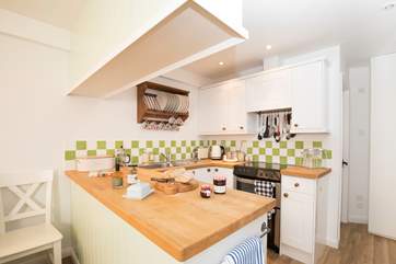 Whether you like cooking or baking you will find everything you need in the well equipped kitchen.