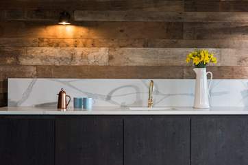 This is one stylish kitchen.