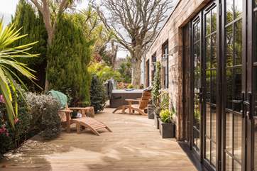 The outside deck runs along the length of the apartment and the trees give you privacy.