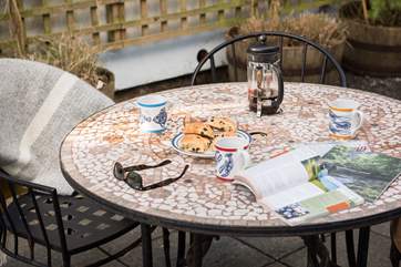 You'll soon be planning your walks and garden visits with a delicious coffee and saffron cake, sitting in the sun!