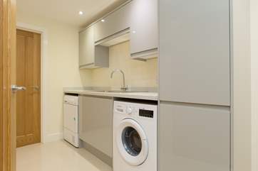The utility-room is on the ground floor - very useful so that you do not have to have the washing machine in the kitchen.