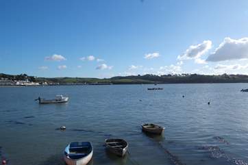 A five minute stroll takes you straight to the Quay - the Deli is a must - with stunning views across to Instow and out to sea. A seasonal ferry takes you from Appledore to Instow and back.
