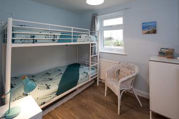 Bedroom 3 has these very welcoming bunk-beds.