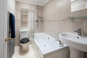 En suite for the master bedroom.