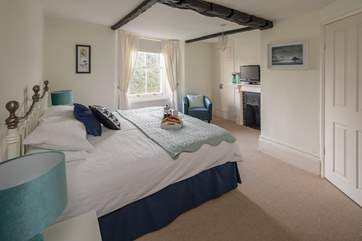 Master bedroom boasts amazing sea views, a TV and an en suite.