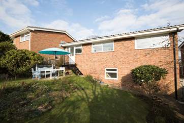 Let the children and your four-legged friend have fun outside in the enclosed garden.