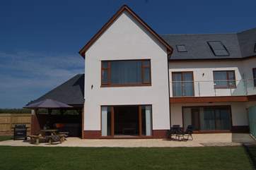 Lakeview House is a stunning, contemporary, new build in an exceptional lakeside setting. It has a huge fully enclosed garden, hot tub and path to the lake.