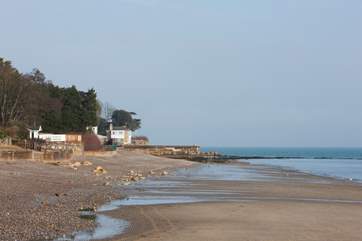 Romantic walks, building a sand castle or a paddle in the sea are all just a moment's walk away.