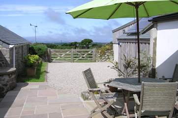 Relax on the sheltered rear terrace in the evening sun.