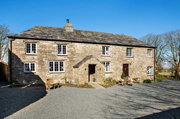 The Linhay is semi-detached to the owners' house - they are most welcoming but will ensure you maintain your privacy.