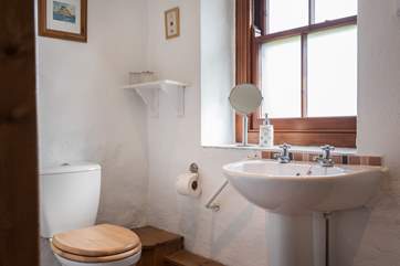 The en suite shower-room.