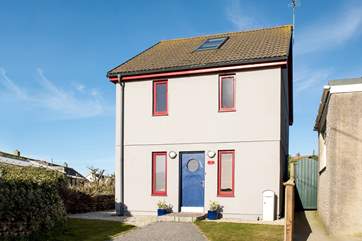 Do not be deceived by appearances, this eco-friendly home is pretty spacious!