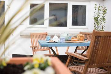 Enjoy al fresco eating.