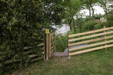 You even have your own private access to the beach below. Please take care when accessing this area, and please ensure that children are not left unaccompanied to access this pathway.