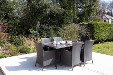 You can dine al fresco in the sunshine here, making the most of that glorious Island weather