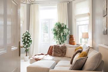 Sit back with your feet up on this comfortable corner sofa