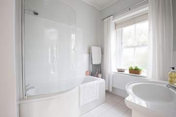 The en suite serves the master bedroom
