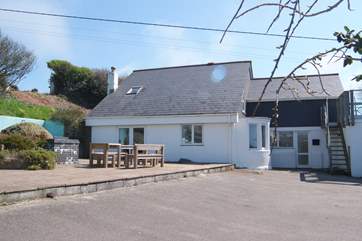 Plenty of private parking, sea views and a hot tub ...