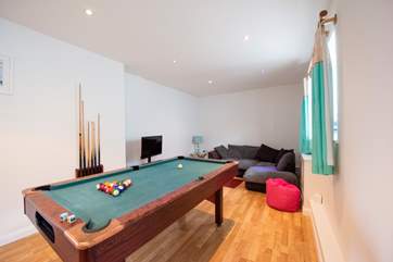 A pool table in the snug.