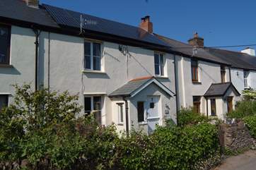 Lovely Easter Cottage is in the middle of a small terrace of period cottages high above the coastline at Berrynarbour.
