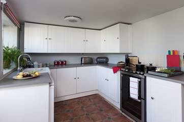 A final view of the kitchen so that you can see its layout.
