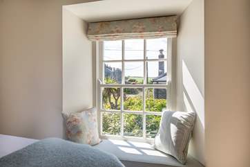 Bedroom 2 with a large single bed (4'6).