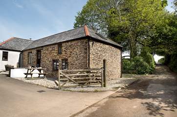 Swallows Nest is found along a very quiet country lane in south east Cornwall.