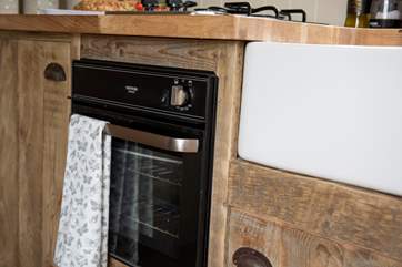 The kitchen has a cute oven with two ring hob and a fridge/freezer too.