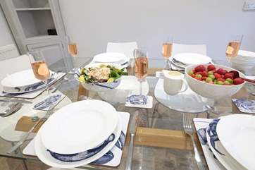 Lovely seaside tableware.