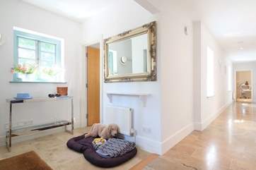 The entrance hall with a bed and treats for your dog.