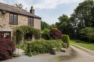 The long sweeping drive delivers you to the centre of this little piece of heaven at Ullacombe Cottage.