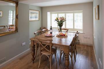 Gathering around this beautiful dining-table is the perfect way to enjoy any meal.
