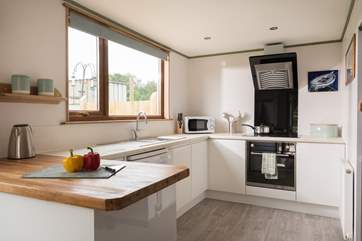 The well-equipped kitchen.
